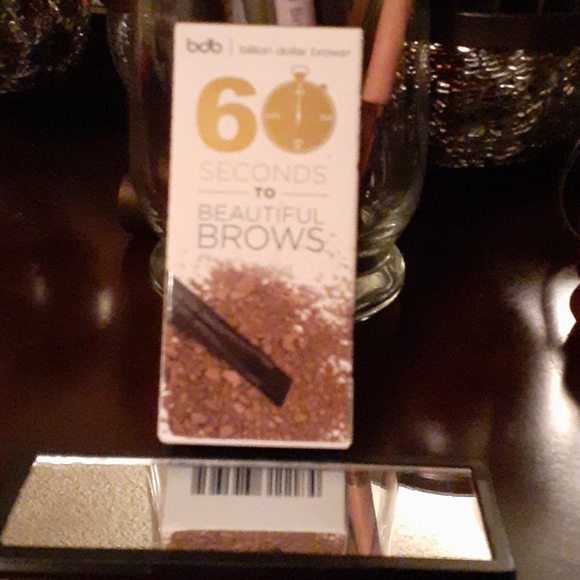 Beautiful brows - Picture 1 of 4